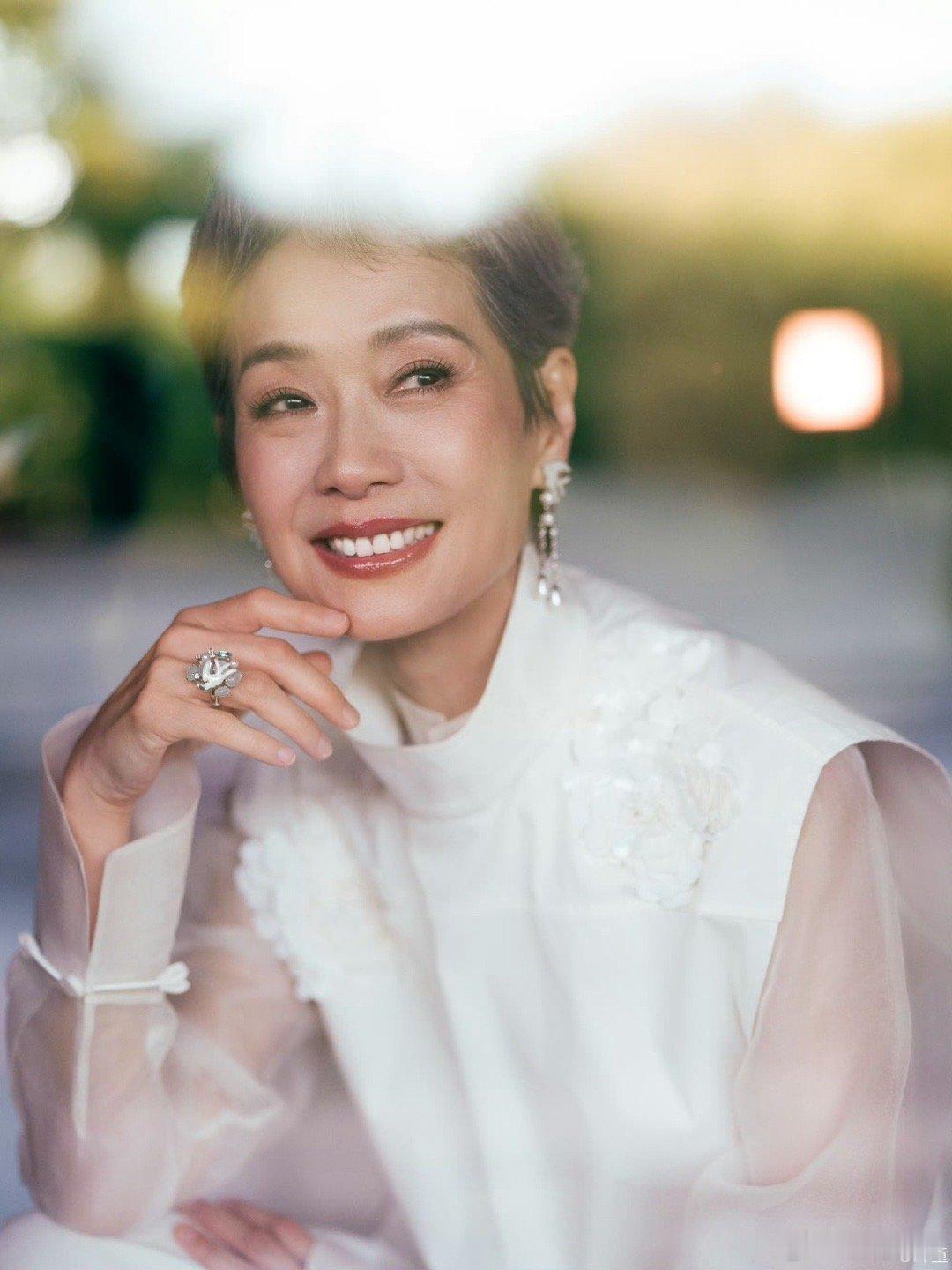 #陈昊宇陈丽君乘船亮相白蛇首映#给观众朋友们一场全新的体验 ​​​