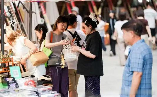 【消费场景持续上新，北京三新试点下达资金2亿元】作为全国消费新业态新模式新场景（