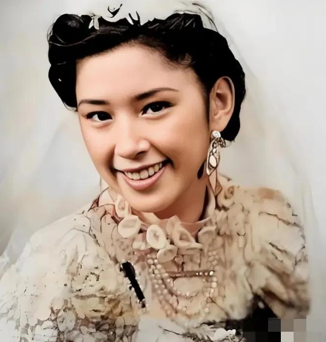 1966年，27岁的胡友松发现生理期没正常来，便问75岁的丈夫李宗仁怎么办。谁料