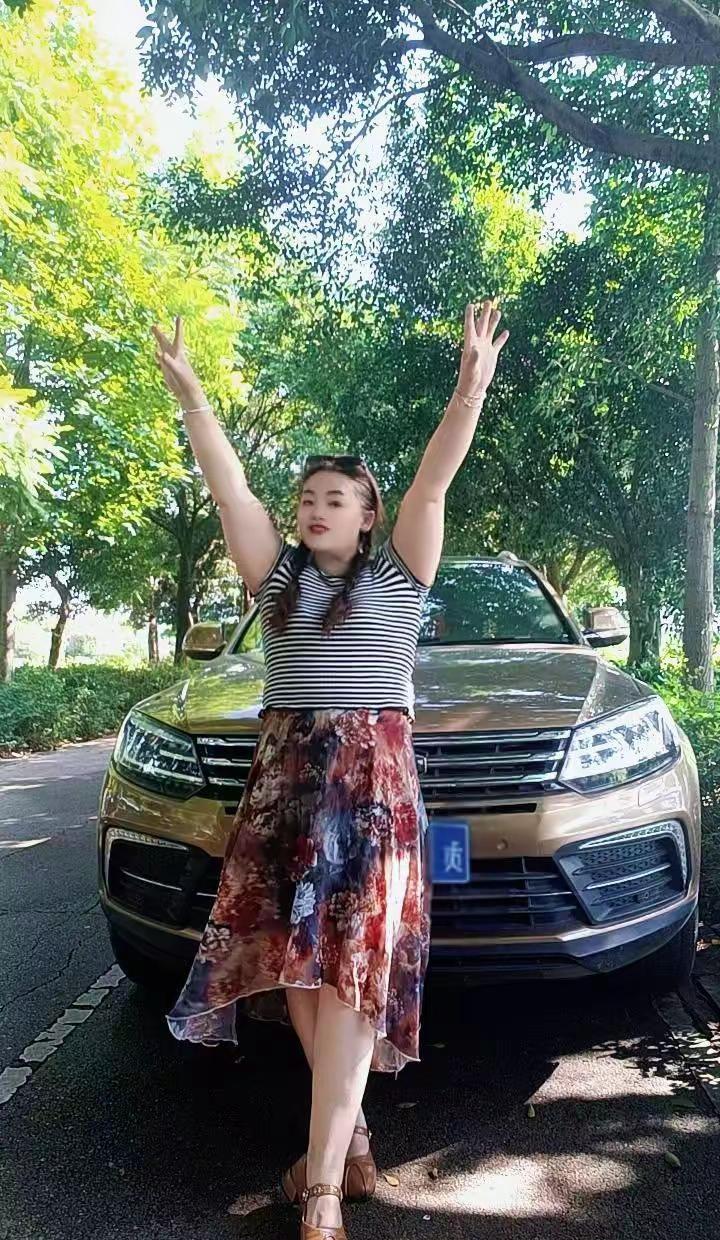 无论此刻你处在人生哪一段旅程，当下都是余生里最年轻的一天。往后不妨勇敢一点，奔赴
