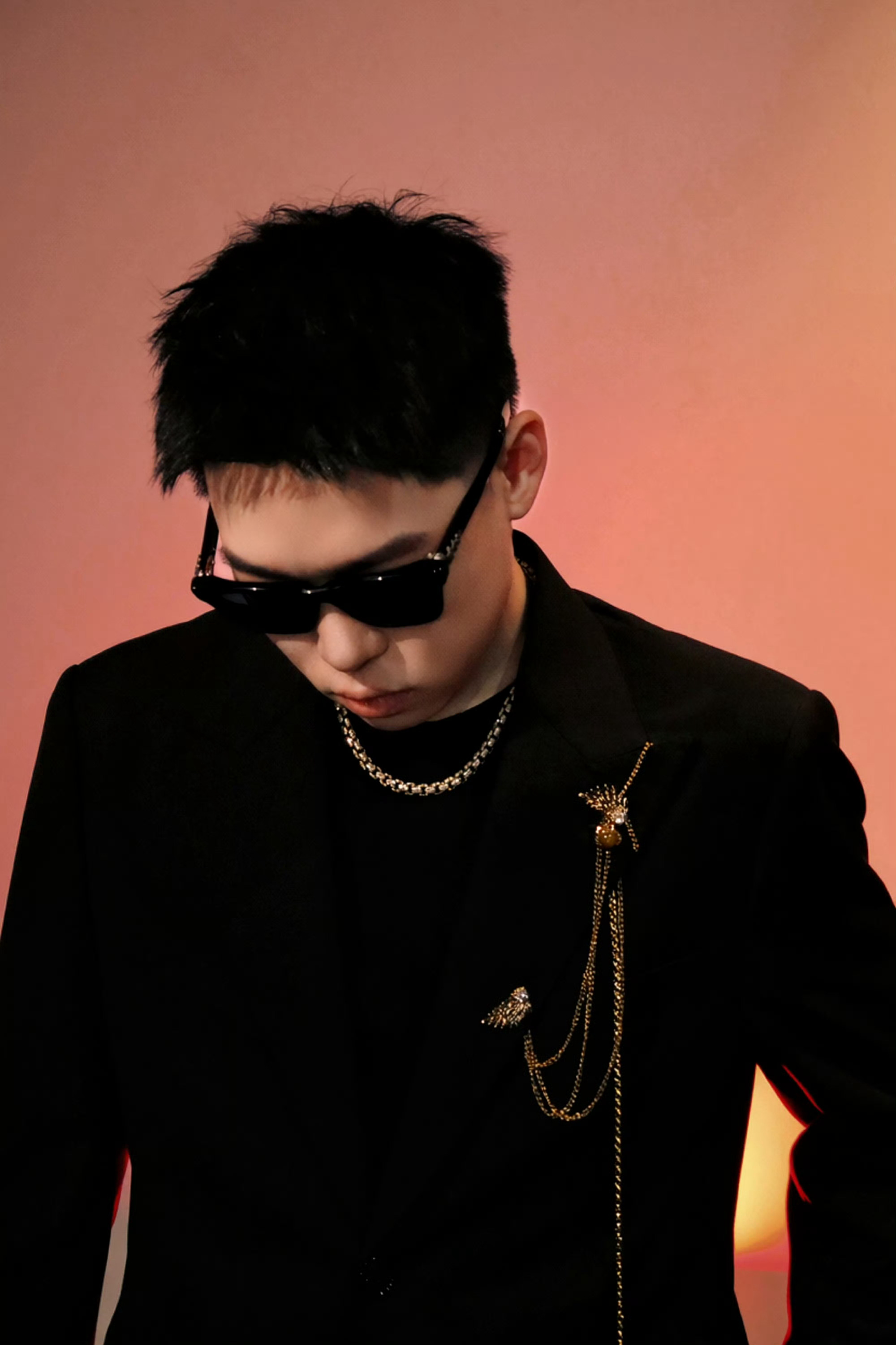 弹壳工作室晒出弹壳最新写真：Boss Life · Red Ver.弹壳 ​​​