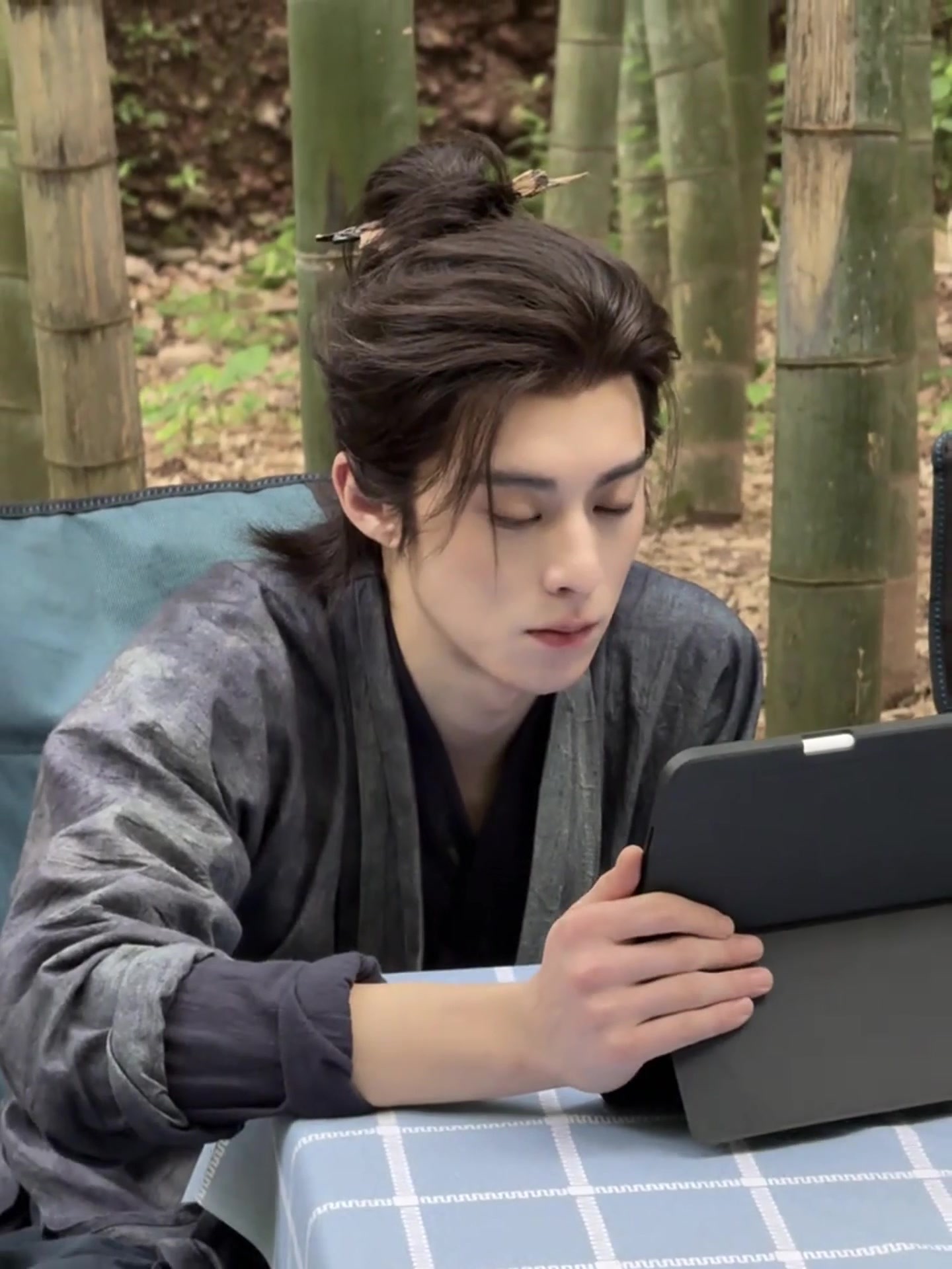 这个宋潜机片场live好有生活感好乖 ​​​