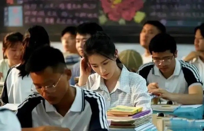 看得出来，群演是真的学生 ​​​