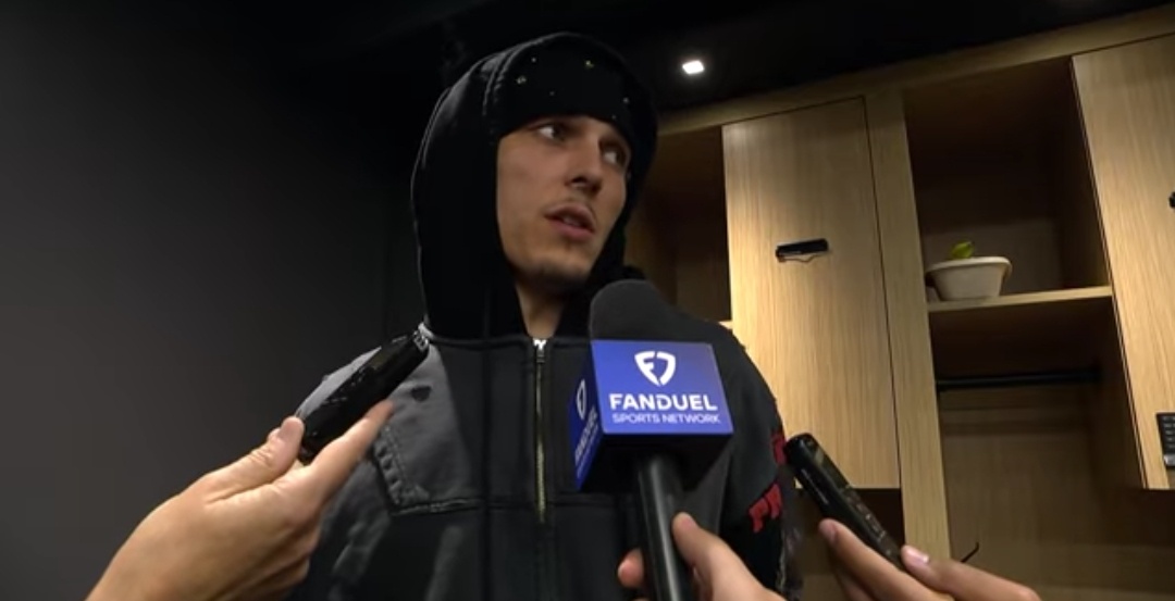 希罗谈球队防守端问题：对手投三分投出了自信和手感，他们一直在转移球，打的很轻松热