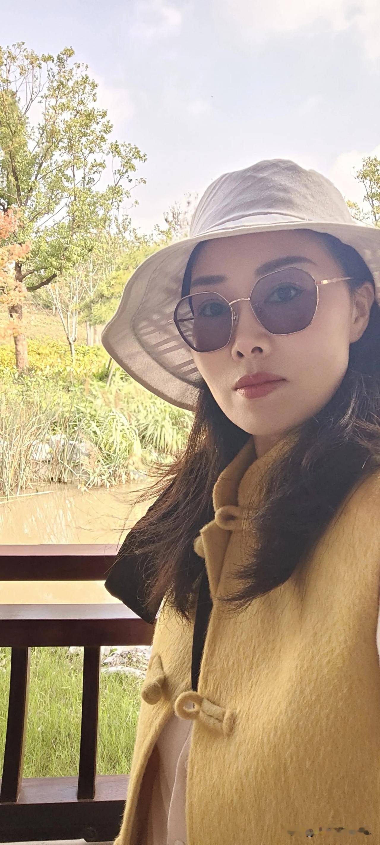 滨江森林公园二期里面的杨宅
     在滨江森林公园二期里面发现一个免费的江南园