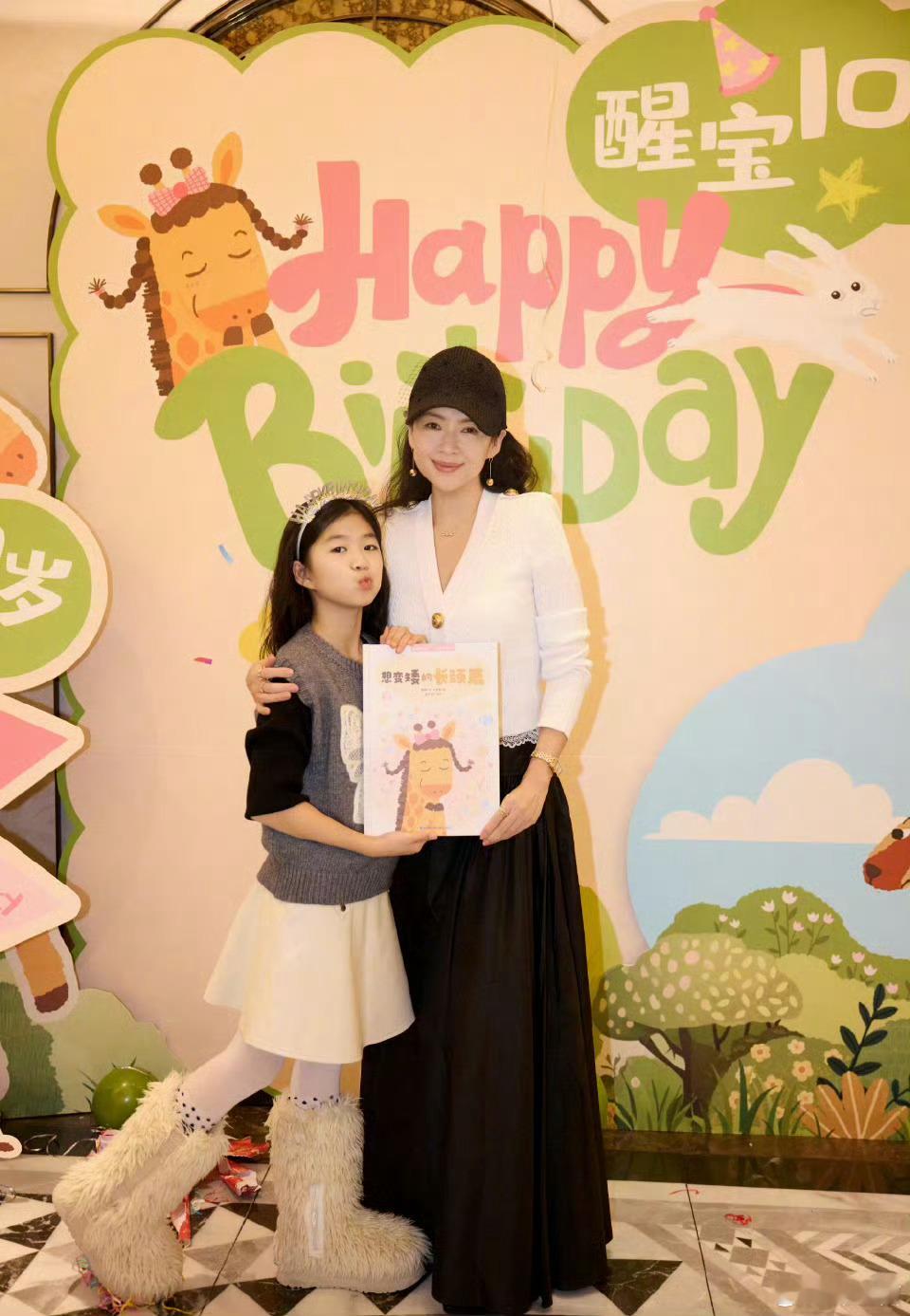 章子怡女儿醒醒十岁了还别说汪大爷的女儿个个长得好看 颜值不错 