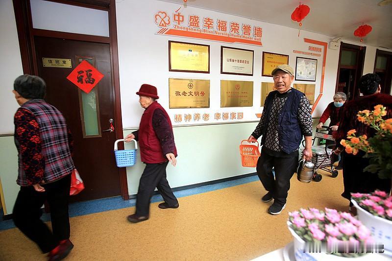 失能老人去养老院好吗?
有钱在哪里都好，我是支持去养老院的，不想拖累儿女，老人本
