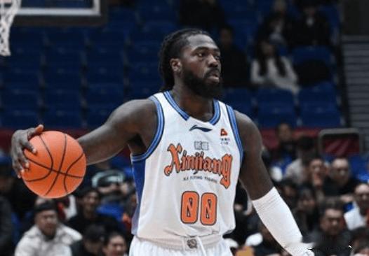 新疆外援得分能力真差，特莱斯一人打爆新疆防线



新疆三外援火力太差了，三人只