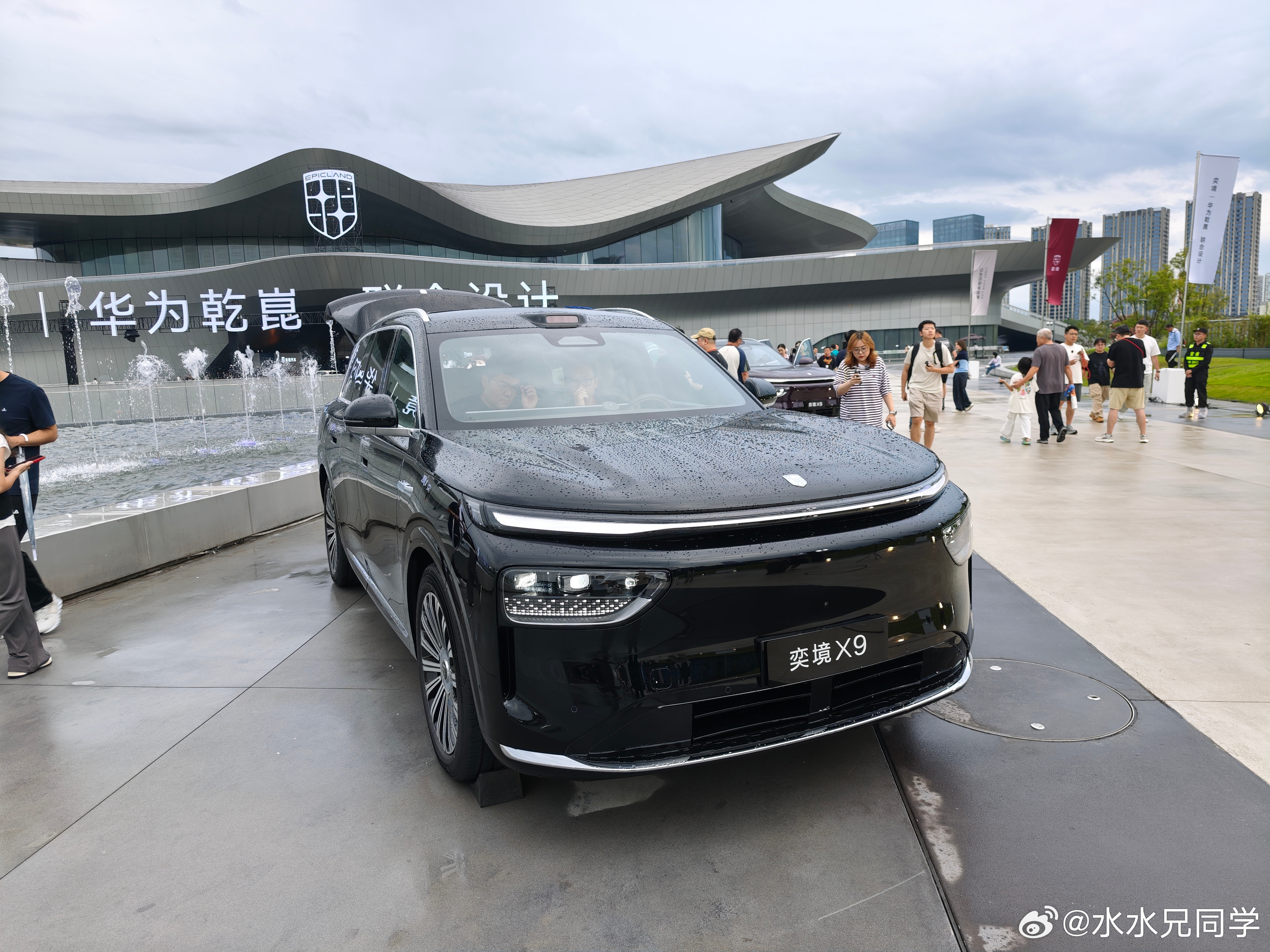 奕境汽车，发布会给了一个牌，用的是2400兆帕的超高强度钢做的，和车身材质一模一