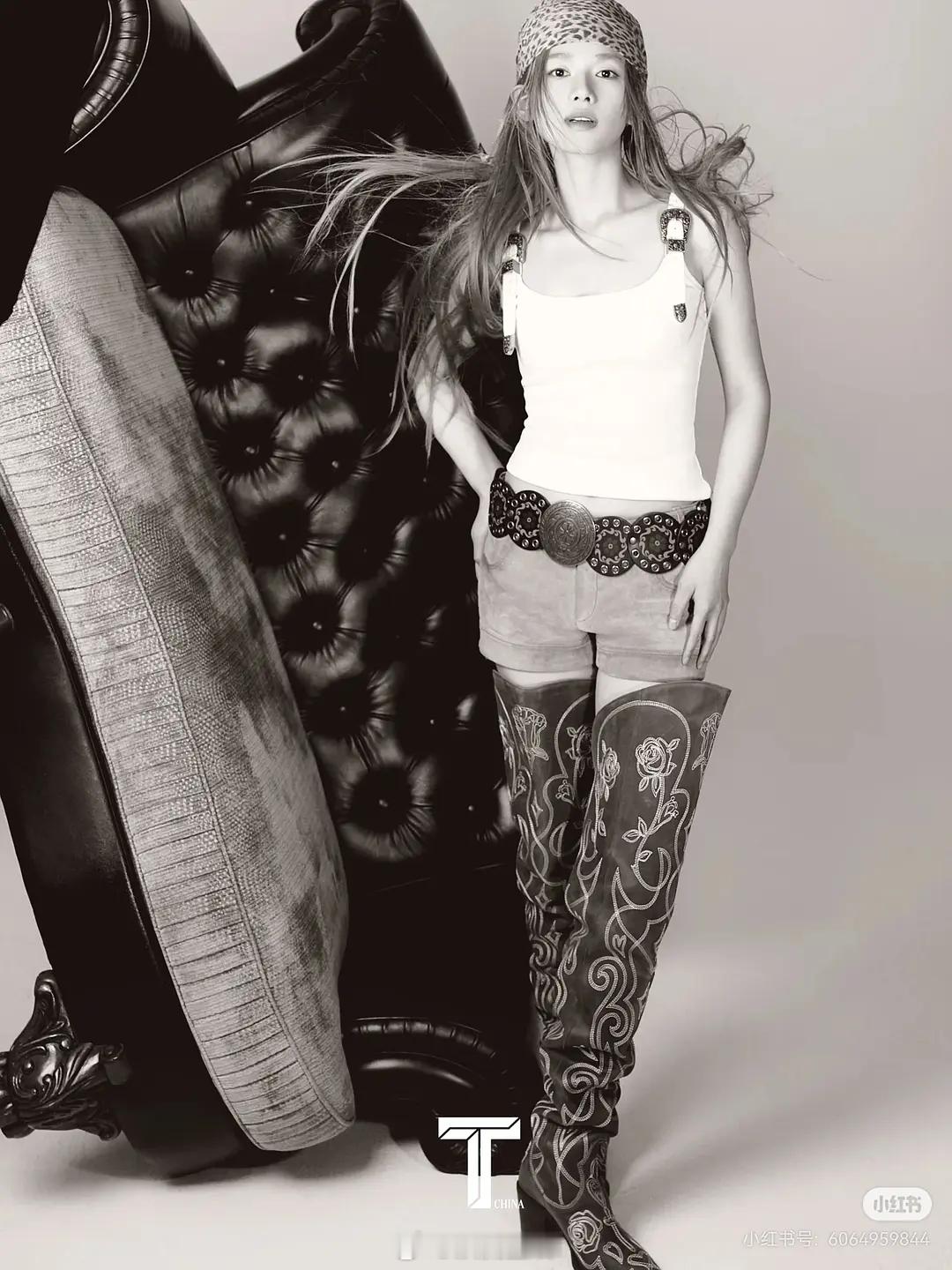 张婧仪T锦绣杂志封面造型很有美式女孩自由张扬范儿，很新锐的造型，让人眼前一亮。 