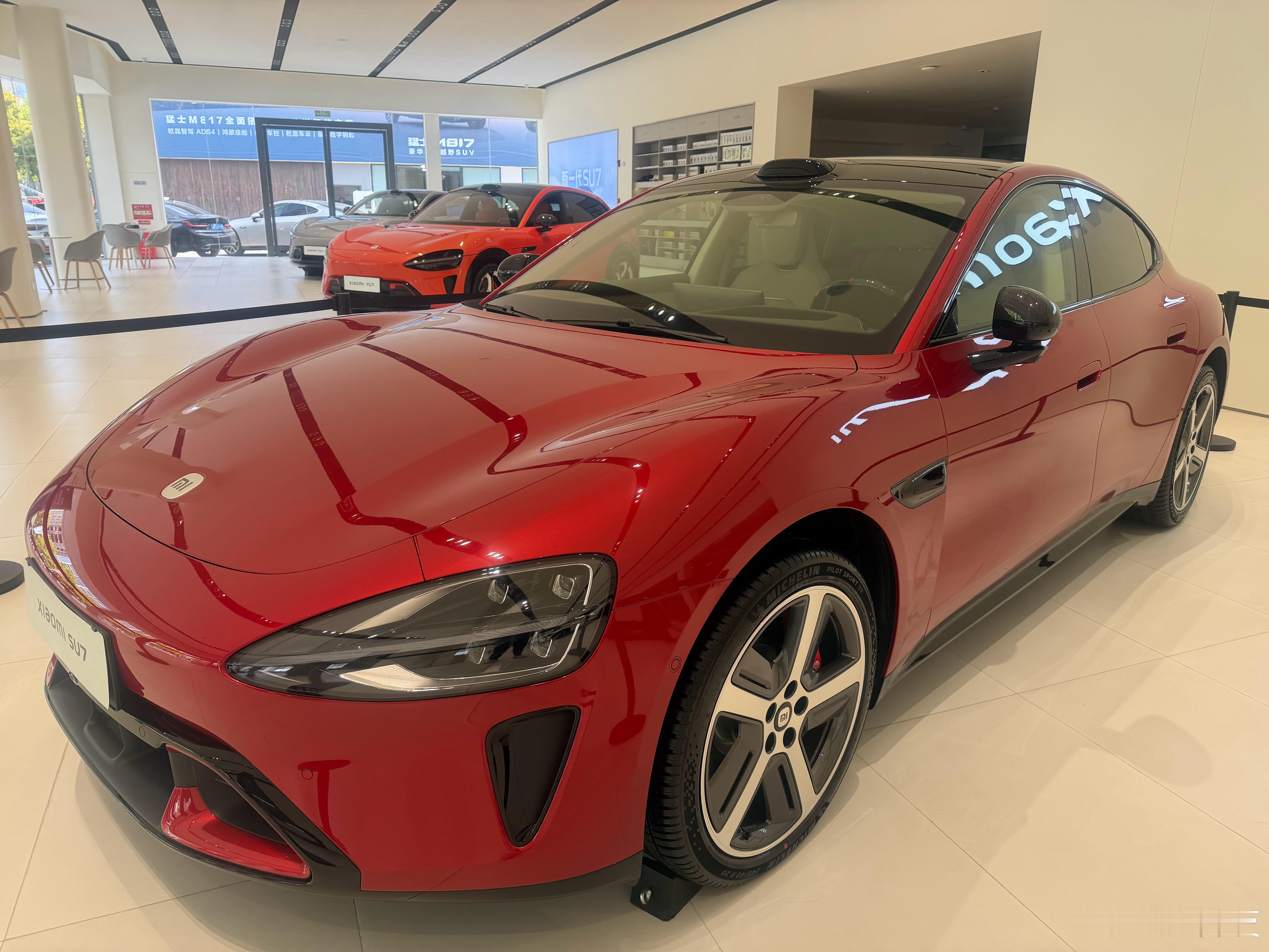 鸿蒙智行 小米每年3月下旬都是密集发布新车的时间，今年更热闹了。现在国内厂商都在