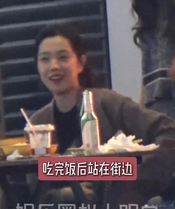 庄达菲街边跳舞  庄达菲街边拍跳舞视频 这是在拍什么土味舞蹈视频啊哈哈哈哈 