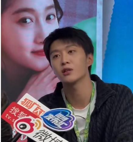 #范丞丞回应小巷人家争议#范丞丞在采访的时候回应小巷人家的争议，他说有不同的声音