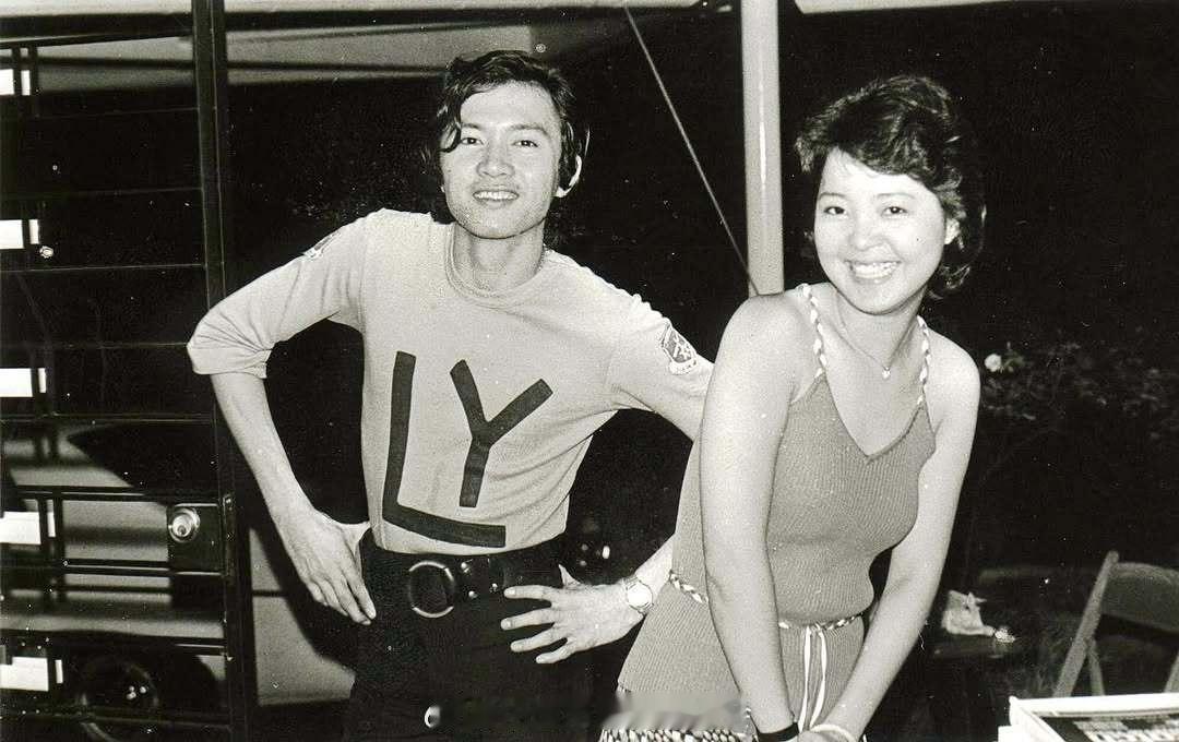 1975年8月25日，新加坡。（IG）邓丽君[超话] ​​​