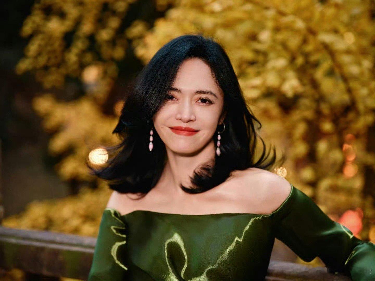 姚晨唱世界赠予我的好听 被姚晨的舞台实力折服！唱《世界赠予我的》台风稳如泰山，嗓