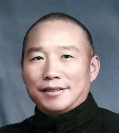 一个堂堂国民党中将军长，被解放军俘虏后不仅没暴露身份，还靠着一句“我是被抓来做饭