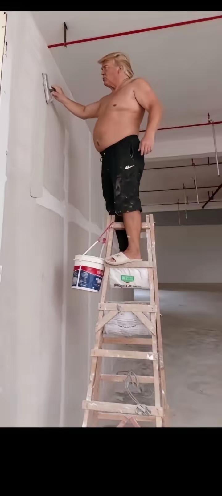 咋看着这么面熟呢？
不会真得是他老人家吧？大家都来仔细看看，研究研究，揣摩揣摩，