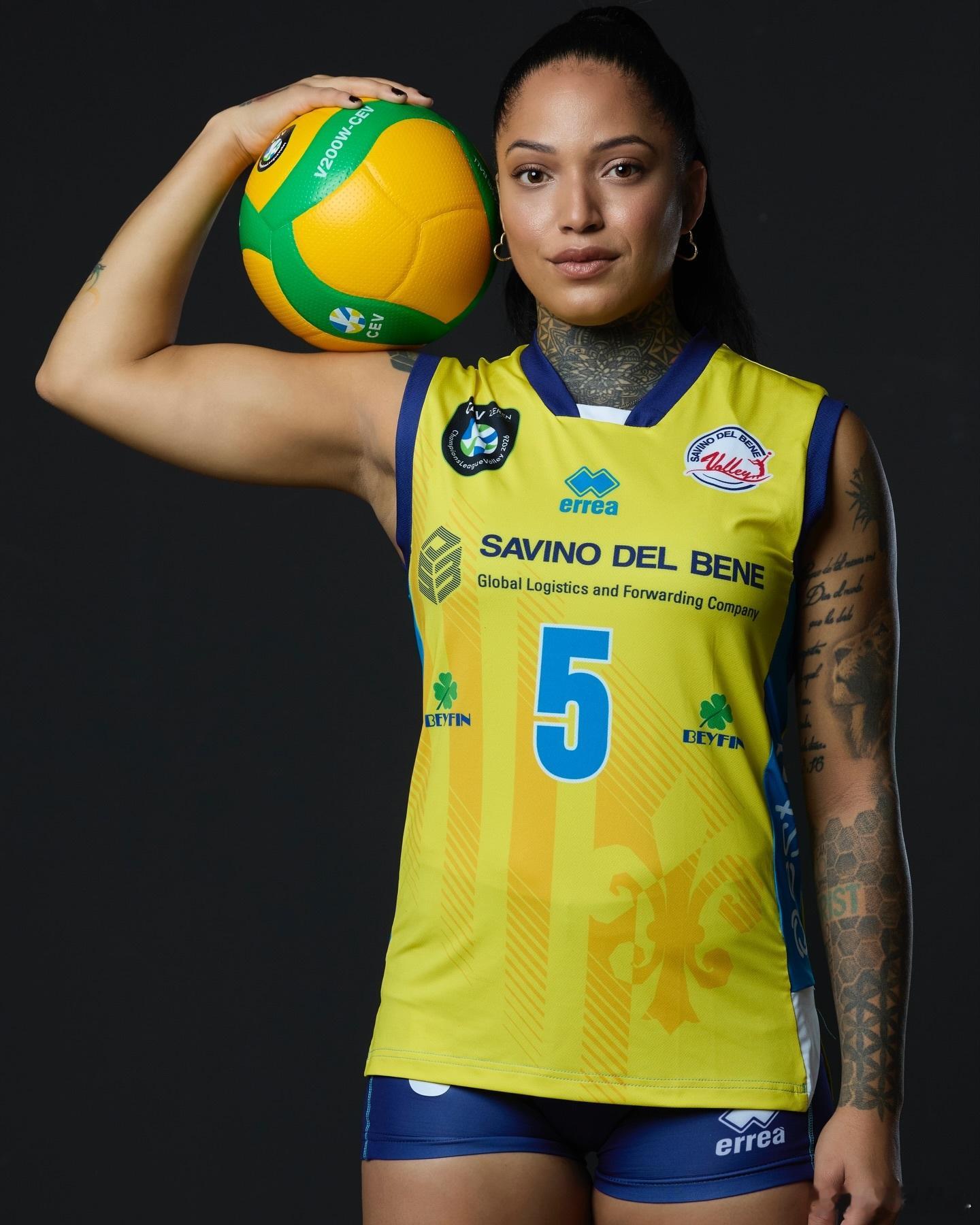 【斯坎迪奇发布欧冠比赛球衣】世界女排新闻女排欧冠 明天凌晨三点将对阵布拉日队 聊