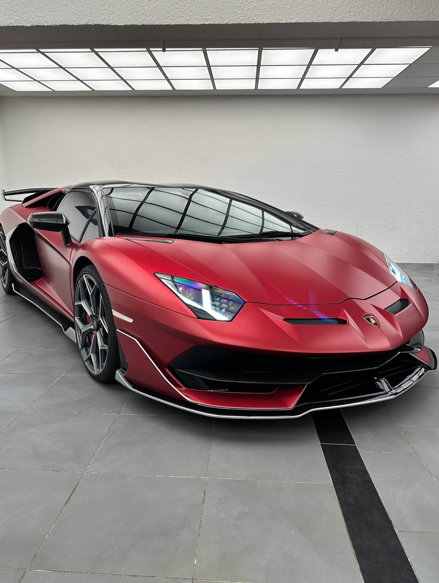 这个AVENTADOR SVJ 🔴🚀的简直炸裂啊 💥，这样的配置能验证团队