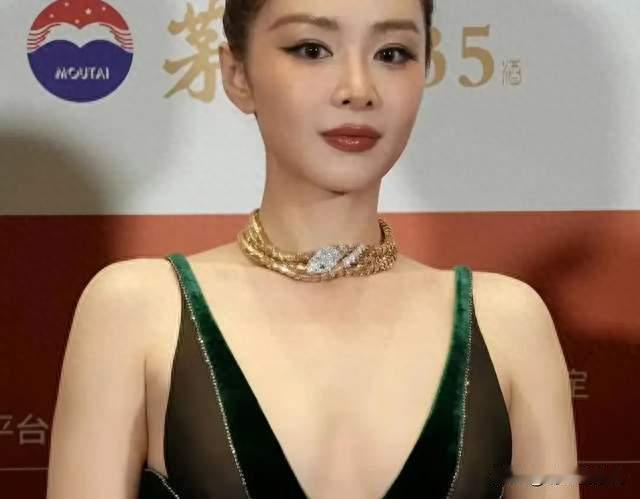 谁能想到荧幕里气场慑人的大嫂高叶，私下居然这么软