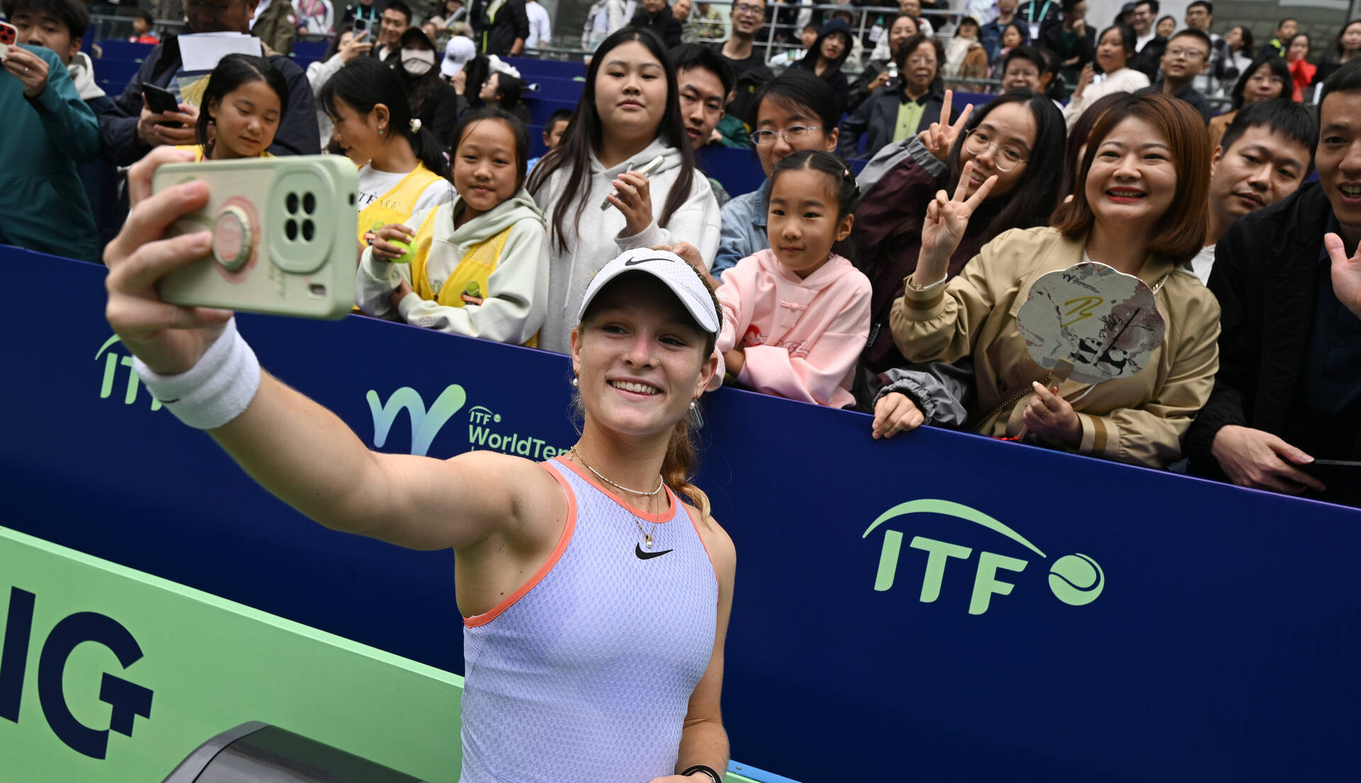 ITF巡回赛首冠🏆本周悉尼75K决赛中，两周前在#国际网联青少年年终总决赛# 