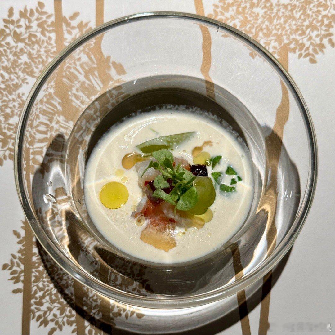 奈良米其林二星，Akordu，西班牙菜（补发之前的内容）银牌店，说菜。图1是豆奶