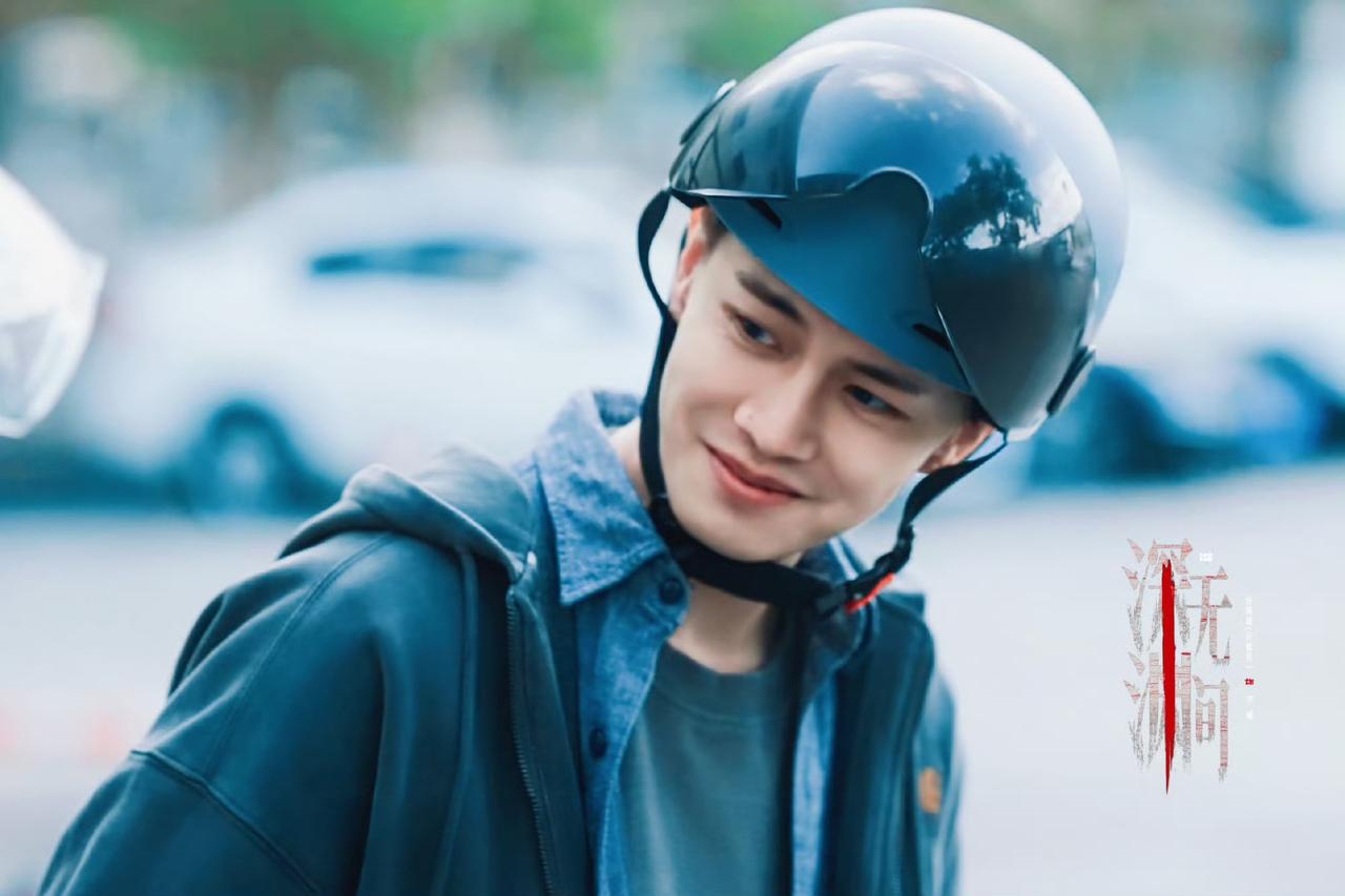 可可爱爱的新人警察李成@任嘉伦 
任嘉伦深渊无间 任嘉伦李成