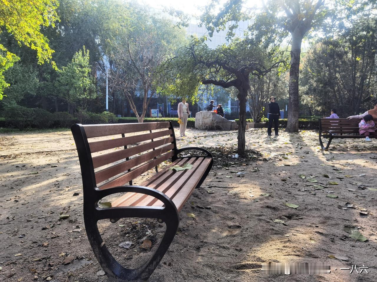 后来我才发现，那些推不掉的饭局，其实都在消耗我的命

以前总觉得，
热闹才是人气
