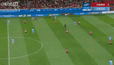 王子铭是真的老了，这种单刀球竟然都没有完成射门，已经过了守门员，竟然被玉昆防守队
