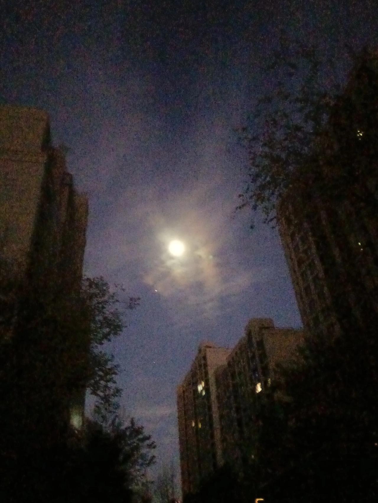 皓月当空