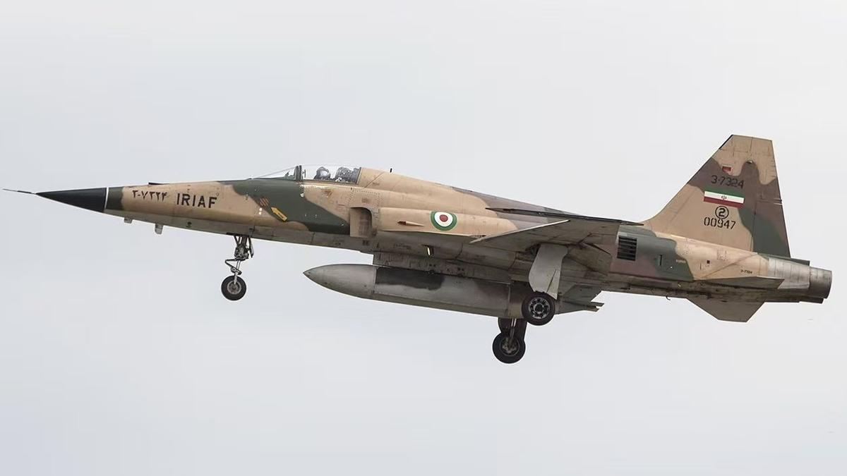 美国NBC新闻捅出来一个简直颠覆认知的消息：伊朗1架F-5E“虎II”战机，突破