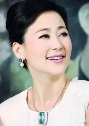 薛忽悠的第二任妻子和张兰是闺蜜。薛忽悠出事口碑垮掉后，薛忽悠的婚姻状况成迷。有人
