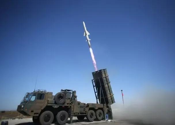 日本将部署射程覆盖中国沿海和朝鲜的远程导弹。

日本防卫省称将力争年内在九州岛的