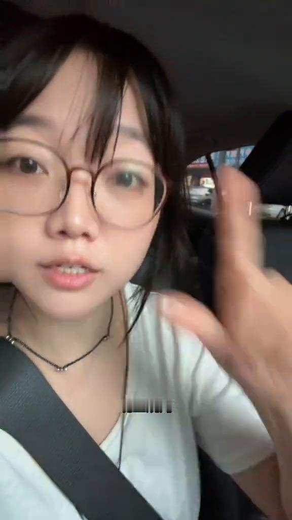 我想问一下有多少人满仓？我是满的。很多人说周一会怎么样？管你怎么样，有句话叫做欲