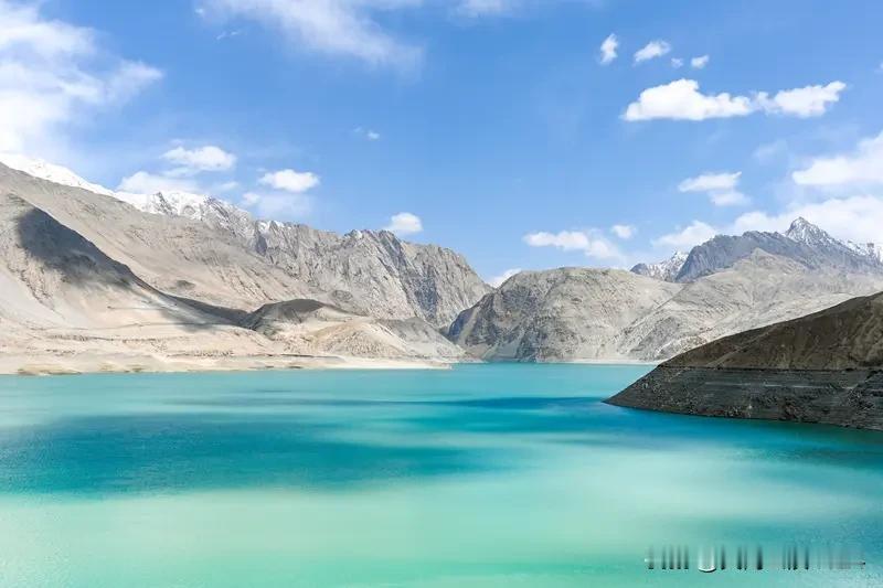 巴基斯坦和阿富汗在边境激烈交火 巴基斯坦和阿富汗又在边境激烈交火了，这冲突看着就