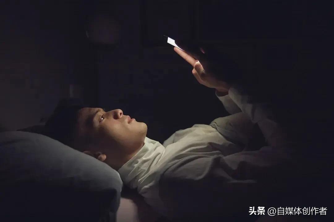 别再拿熬夜赌健康！这几点真相和补救法，每个人都该看看
 
当代人总把熬夜当常态，