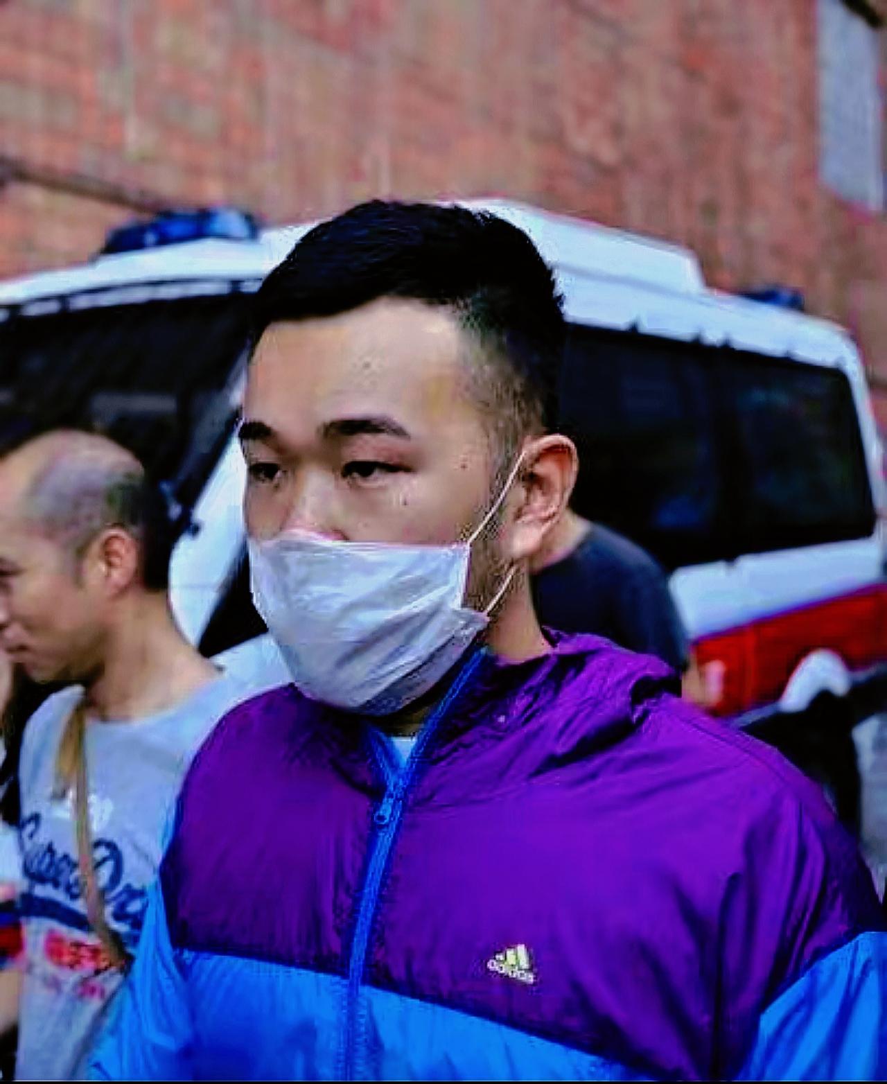 港媒报道：当年咬断港警手指的“乱港”暴徒，如今出狱还想跑英国读法律？做梦去吧！