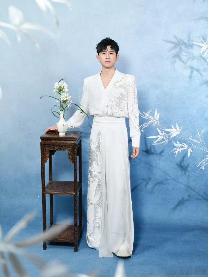 张杰零点独唱含金量 收视曲线一路走高，张杰的舞台永远值得期待 