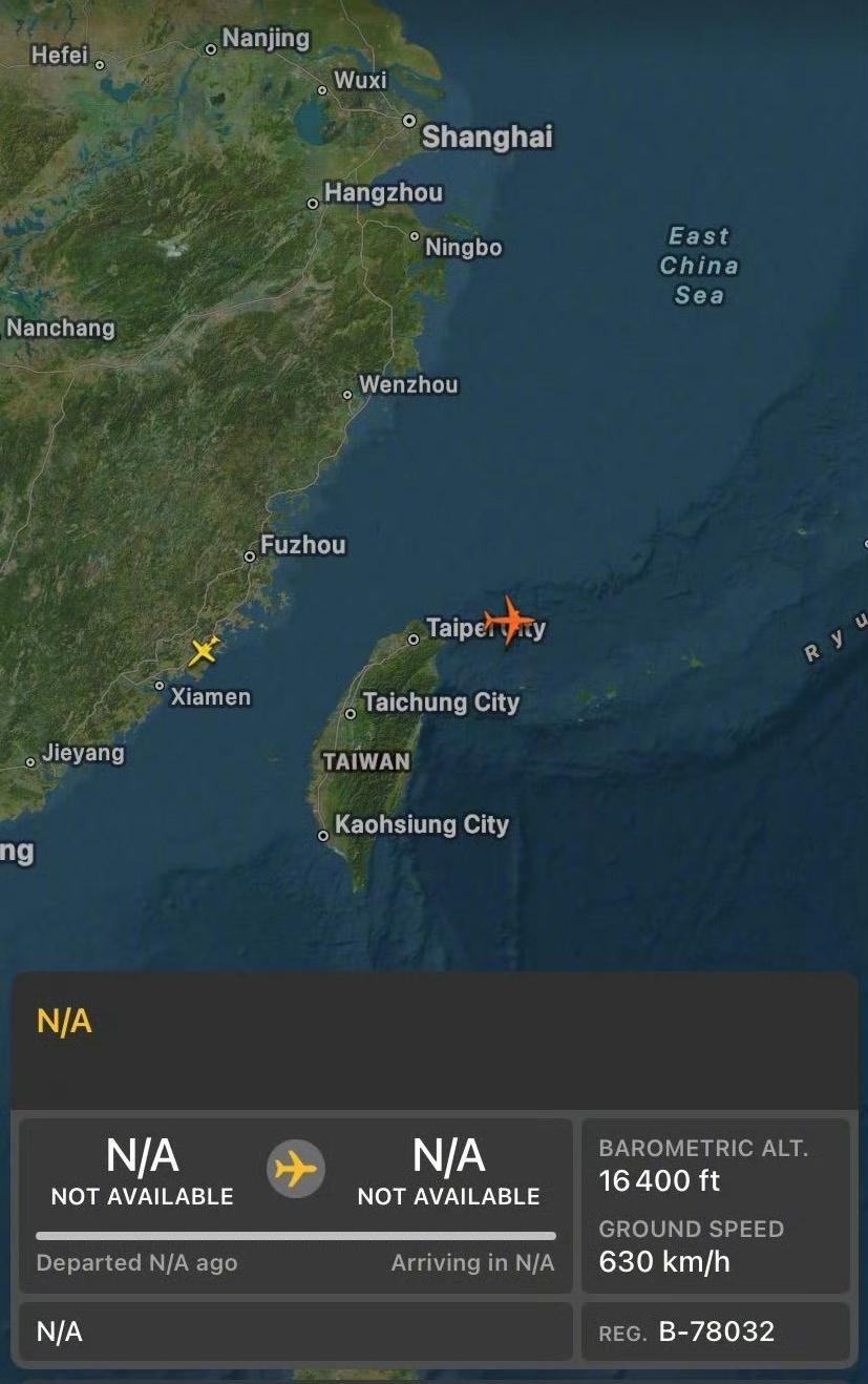 我军一架空警-500战术预警机抵近台岛东部，并且开启了应答机！我看了一眼位置，这