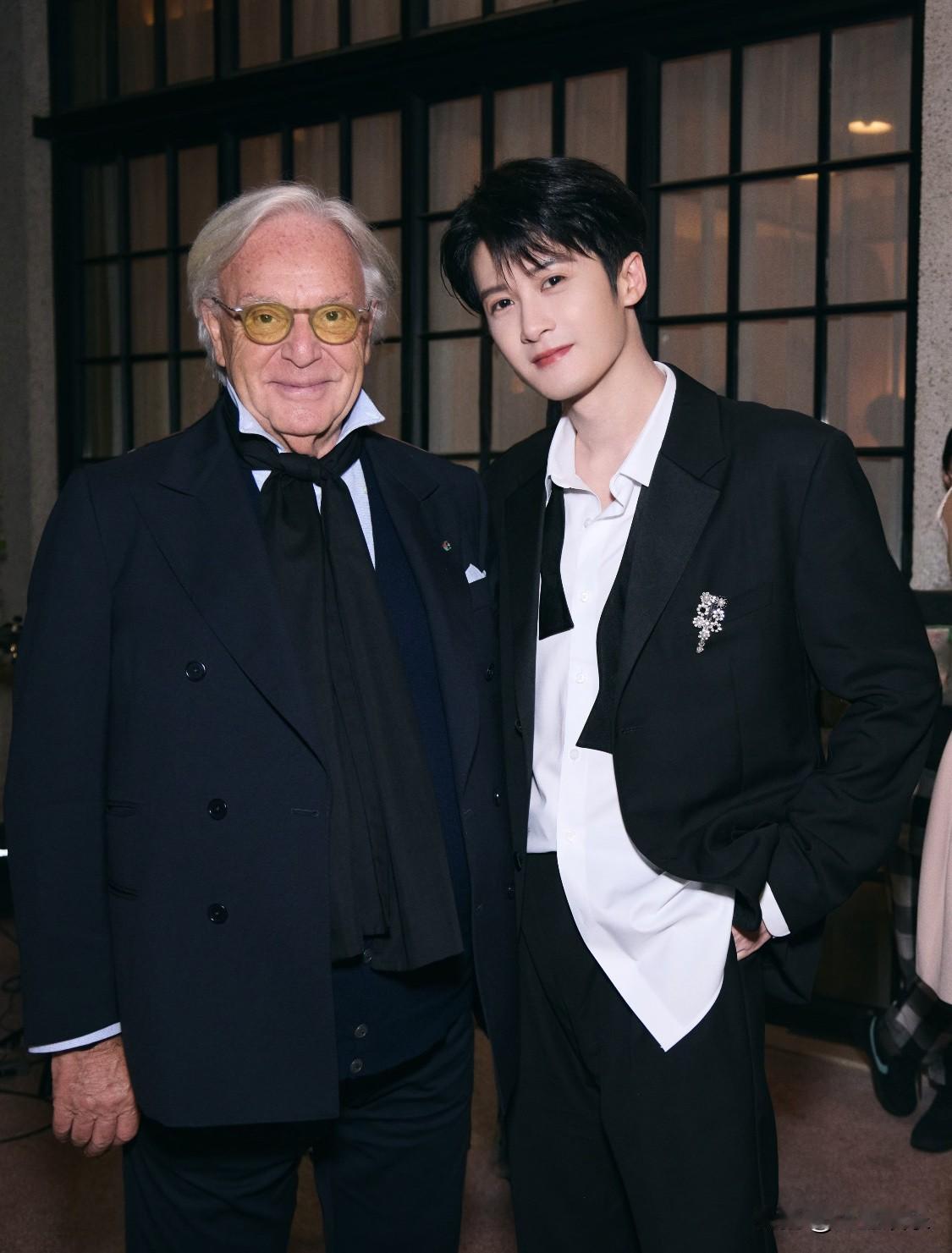 檀健次 @ TOD'S晚宴
檀健次与TOD'S集团创始人Diego Della 