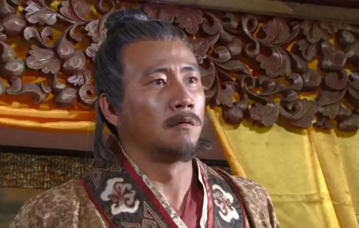 大明狠人朱元璋杀人如麻，但有一次路过一座长满荒草的破坟，却干了一件让身边太监吓尿