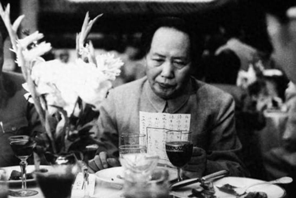 毛主席的专职厨师首次披露，伟人一生最偏爱的三样家常美食你有所了解吗？
1956年