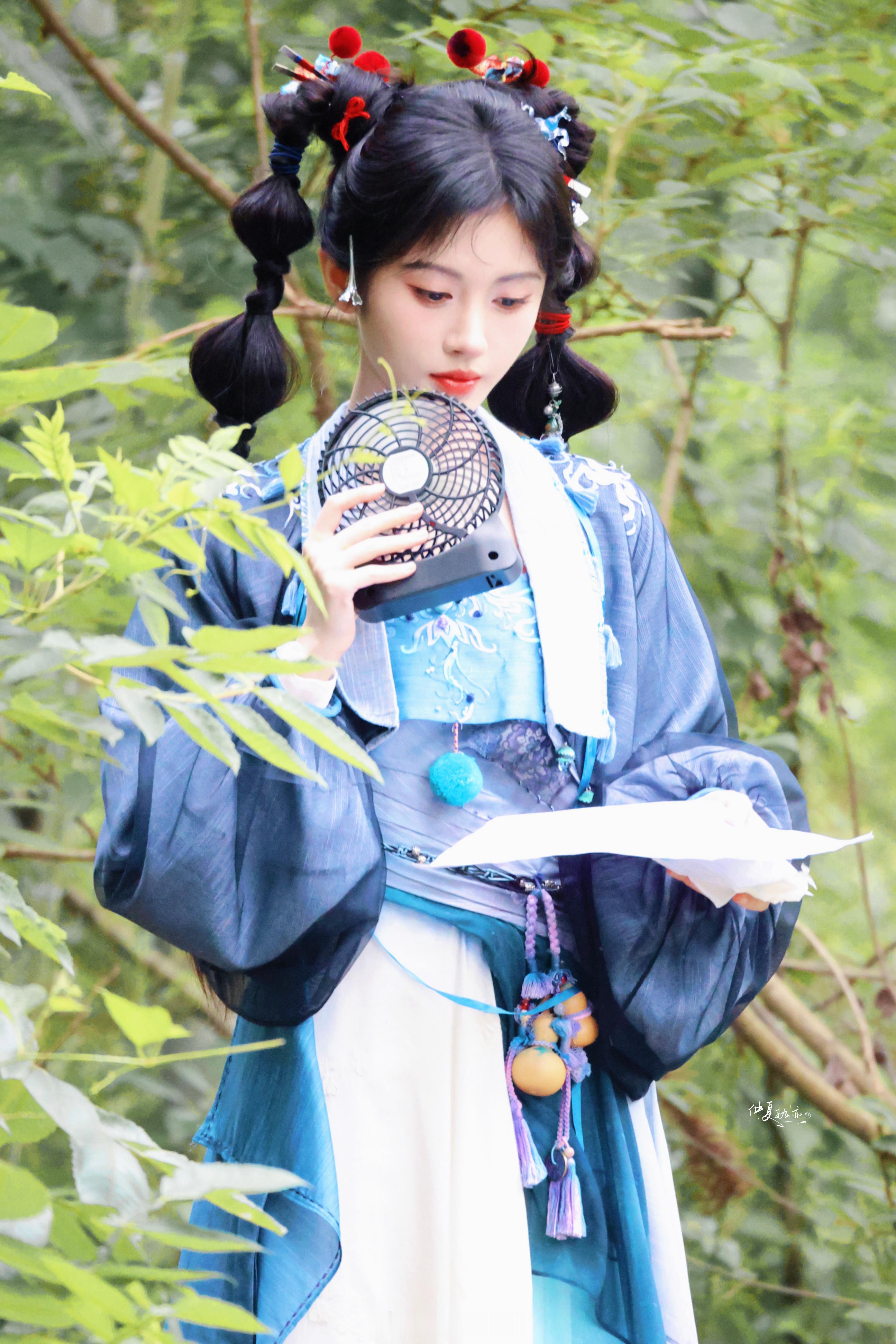 鞠婧祎来战蓝衣双马尾路透来啦！还挺好看的呀！[羞嗒嗒]鞠婧祎小号鞠婧祎阿黛官宣海