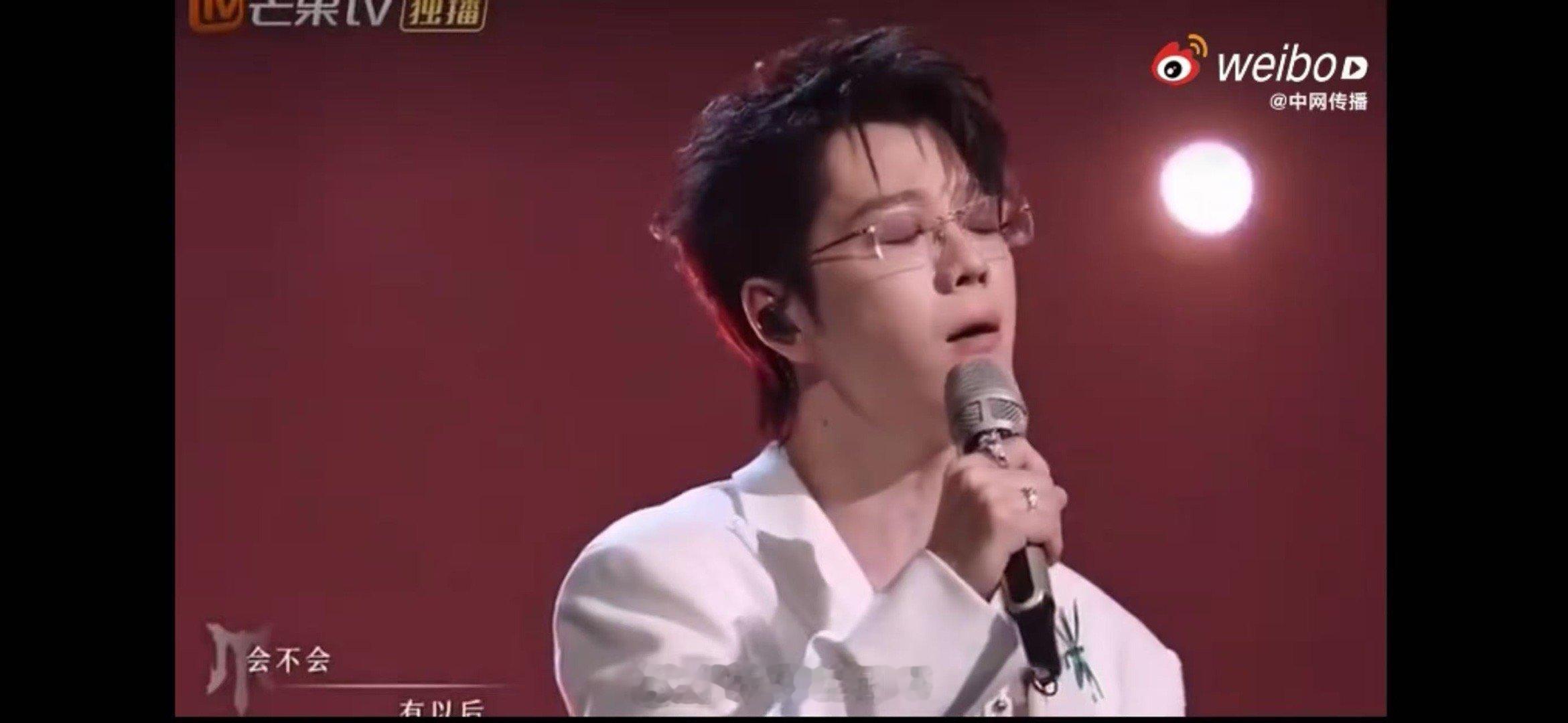 快乐老咖先破碎再燃爆主打反差 记得的走心唱法和谢谢侬的燃爆舞台，反差里全是他们的