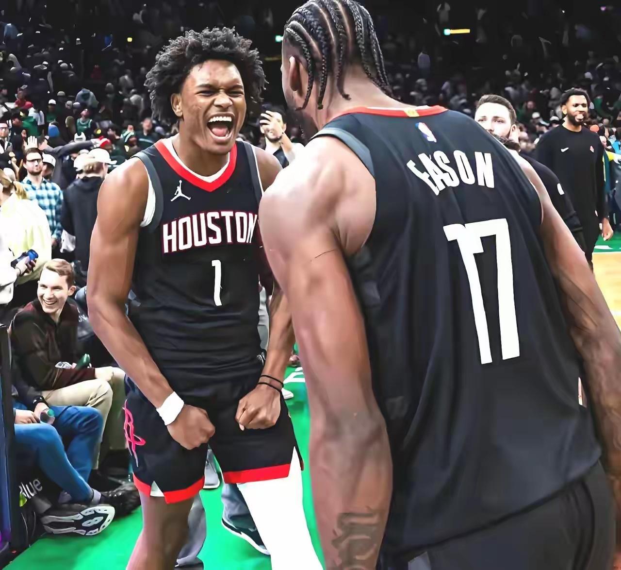 就问凭啥？阿门居然像火箭索要5年2.5亿的顶薪合同！今天早晨看到两条新闻，两条看