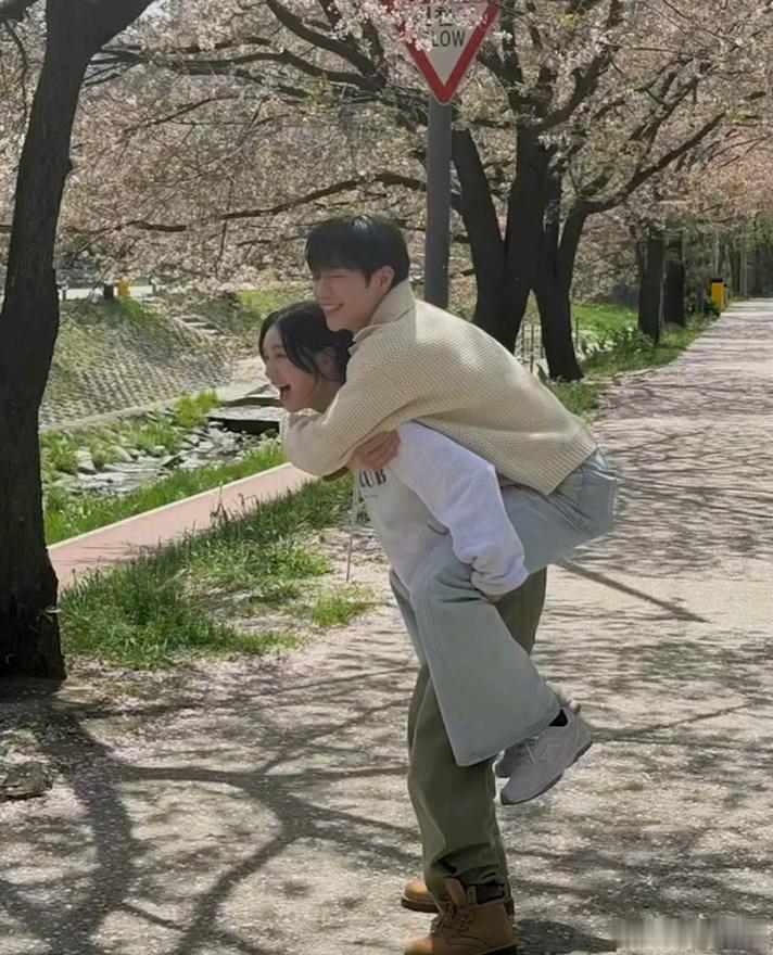 不是你的恋爱 公开花絮照——徐康俊、安恩真为你演绎超写实，超生活化的十年爱情长跑