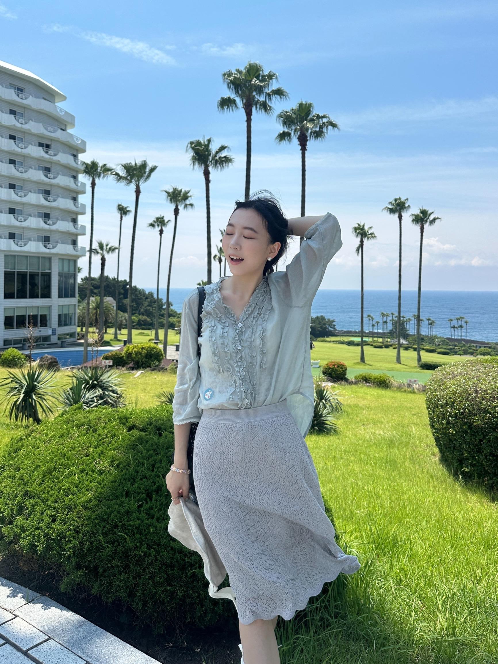 夏日少女气质 100苎麻的衬衫 和亚麻的蝴蝶钩花裙 明天晚上20点在隔...