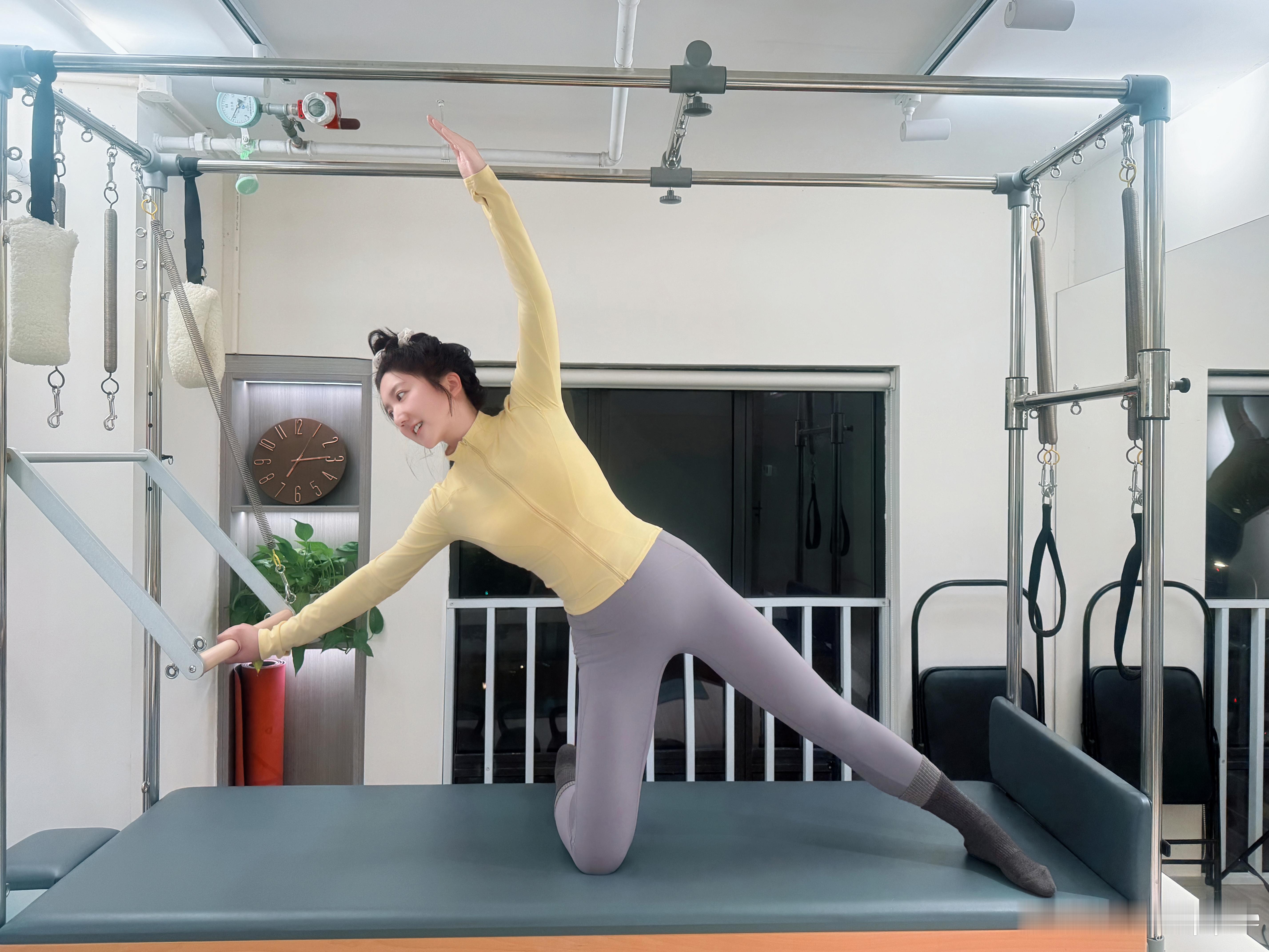 实践证明普拉提练的好的女生是真的很有力量的记录一下今天的训练 继续加油 早晚我要