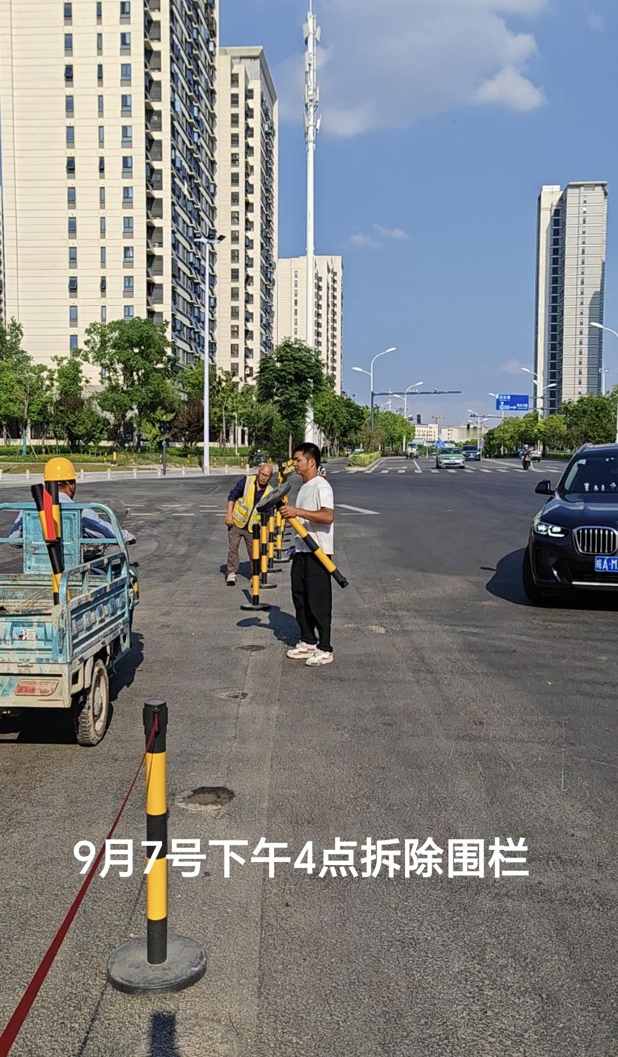 ［淮南路跨铁路大桥今天下午放行］
        没想到，淮南路跨铁路大桥，比传