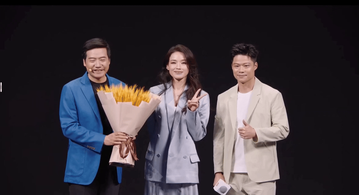 舒淇对新SU7卡布里蓝印象最深 舒淇与卡布里蓝同框，把松弛感演绎得恰到好处。她从